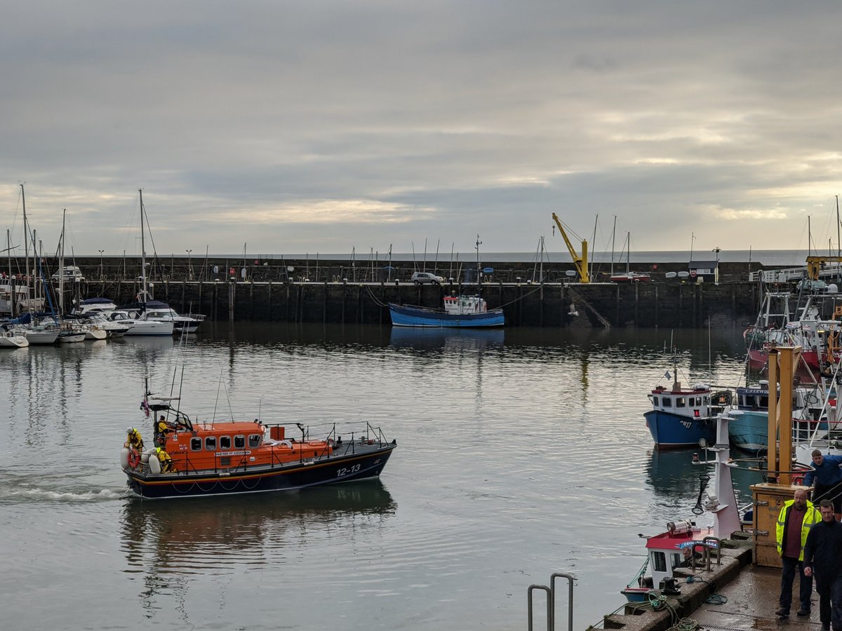 admiral_burrows's tweet photo. Great to see @RNLIFILEY at #Scarborough Harbour this morning assisting a broken down Fishing Vessel. #Heros #DutyHarbourMaster https://t.co/BD9x1RYMj2