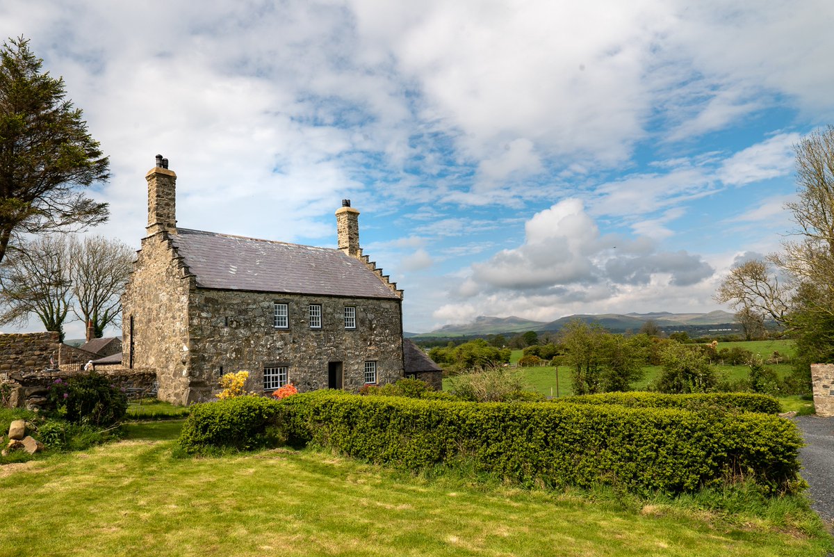 Masterclasskitc's tweet photo. In 2017, Jim Ellis decided to develop an old farmhouse belonging to his family and the results were beyond beautiful. Read about Jim's journey here: https://t.co/7zj3QvuFRd https://t.co/mlAQwUTkH7