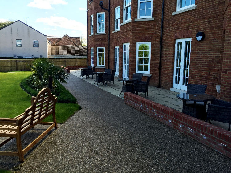 #ThursdayThoughts Our extensive expertise in creating patio designs and undertaking patio installation covers projects in residential, commercial and public locations. rossprojects.co.uk/Residential-La…