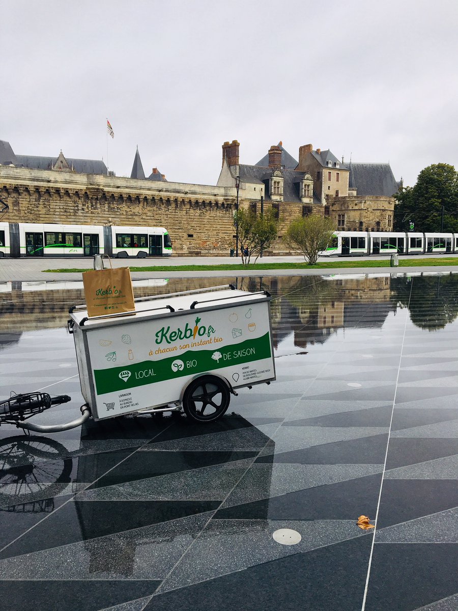 En 2020, nous sommes toujours aussi fiers de travailler avec <a href="/green_course/">Green Course</a> pour vous livrer sur le pas de votre porte nantaise 🚴‍♂️🥕 Bien au frais dans leur cargo, vos paniers y sont transportés à l'abri du soleil ou des intempéries swll.to/qlaHvKd #greencourse #nantes
