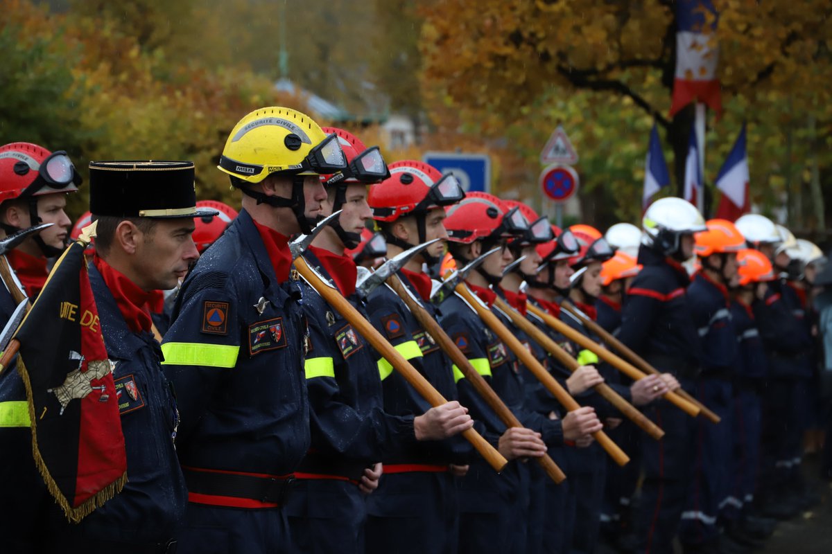 armeedeterre's tweet image. Les sapeurs sauveteurs de l&apos;@armeedeterre des #UIISC, sont toujours prêts à intervenir dans l’urgence face aux risques majeurs de toutes natures, pour protéger les populations et sauvegarder les biens et l’environnement.  #FabriqueDéfense