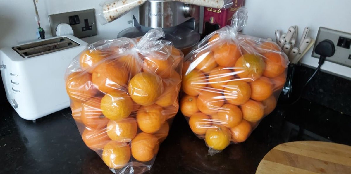 jjackson42's tweet photo. Whats on my mind?? Marmalade is on my mind!!!!

The Seville oranges are in the house.
Thats the weekend sorted, then!

Form an orderly queue!!!

#homemademarmalade
#sevillemarmalade
#oxfordmarmalade
#edinburghmarmalade https://t.co/3bZwdNcN02