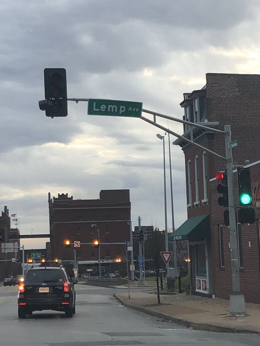 pseudospeak's tweet photo. @stlcsb damaged traffic light at intersection of Lemp and Arsenal https://t.co/r1Ep6TltWN