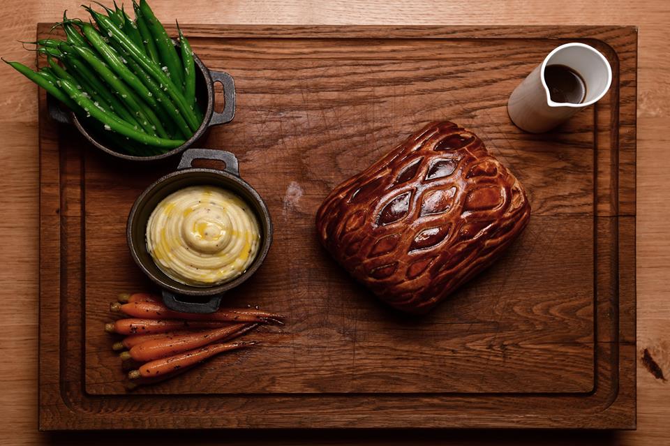 Our delicious beef wellington will surely tickle your taste buds, served with young carrots, green beans and creamed potatoes, the perfect sharing dish!