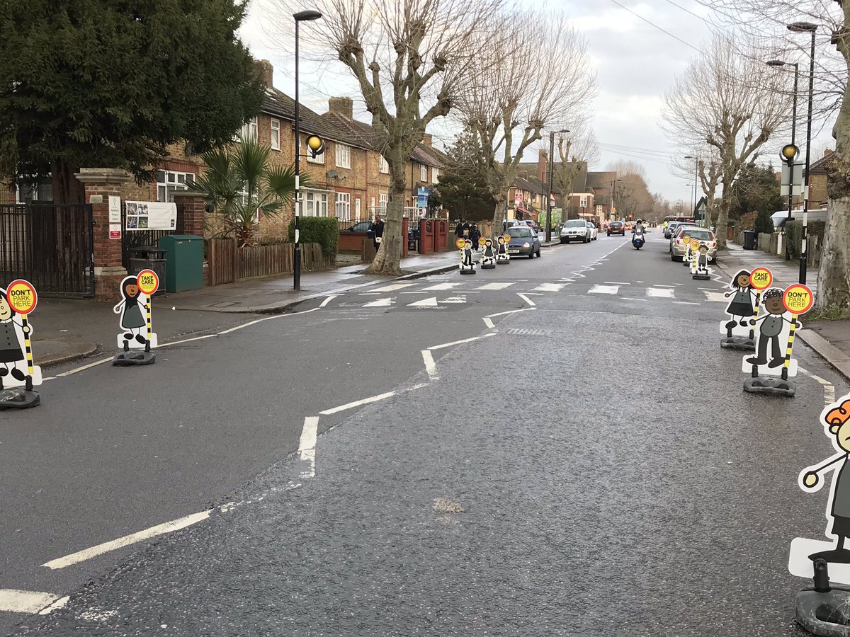 HazelburySch's tweet image. Our children and staff are passionate about the importance of the safety of pedestrians outside of our school. We have added more of our ‘safety representatives’ around the gates to remind drivers to keep our children safe! @THINKgovuk @Brakecharity