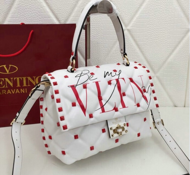 Valentino Bags
Material: Cow's Skin
Size: 17-15-12 cm
#valentino #valentinobags #mariovalentino #handbags #bags #handbag #bag #baglover #baglovers #bagbrand #bagstagram #bagaddict #iconicfashion #fall #winter #new #collection #crossbody #AW19