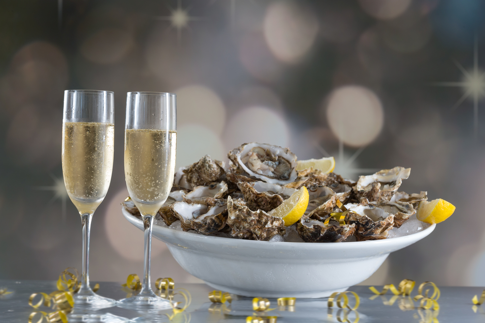 Fergusbrandon's tweet photo. Where to Indulge in Oysters and Champagne in London? - https://t.co/l1DN0cqmv4 https://t.co/QeZb1jK10y