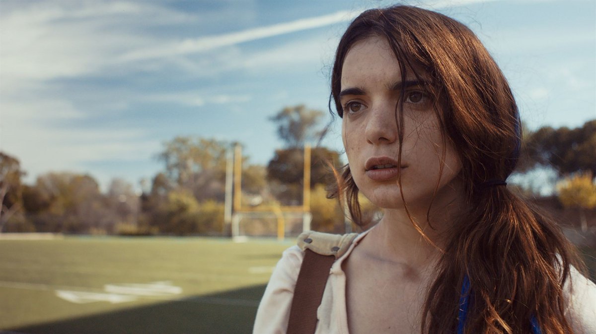 Gabycolmenaress's tweet photo. #FirstGirlILoved #LaPrimerachicaqueamé Con una visión realista de la aceptación propia y ante los demás. Errores que se pueden cometer por la necesidad de "encajar" en una sociedad prejuiciosa. Tocando temas como la homofobia, rechazo y el consentimiento. Cine #gay https://t.co/CikLZb8QmW