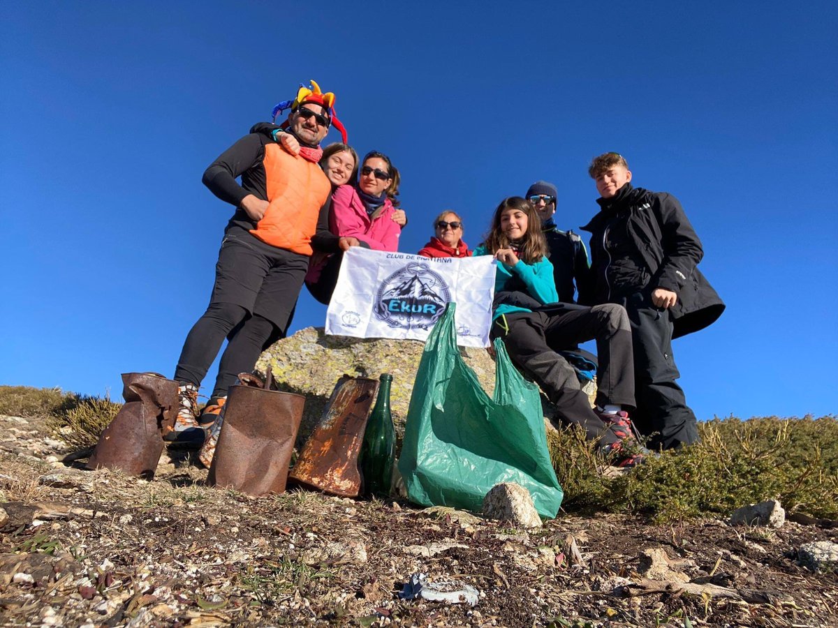 ManadaNomada's tweet photo. Ole esa gente guapa que también se suman al #retomanadanomada porque una pequeña acción haremos cosas grandes #traschallenge #naturaleza #ecologia #savetheplanet #zerowaste #ClimateChange #eco #ecofriendly #biology #sustainability #wildlife #green #recycle https://t.co/sKgjwZmHR1
