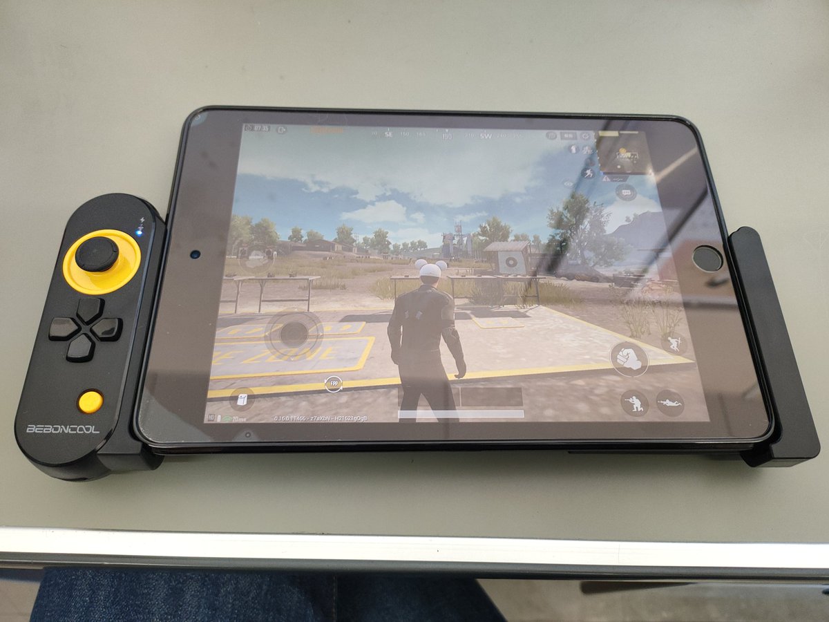 Delbombers Sato V Twitter Ipad Miniに装着出来た 操作性が向上しました これで1 700円なら安いもんです Pubgモバイル Pubgmobile Pubgコントローラー Ipadmini5 Ipadminiでpubg