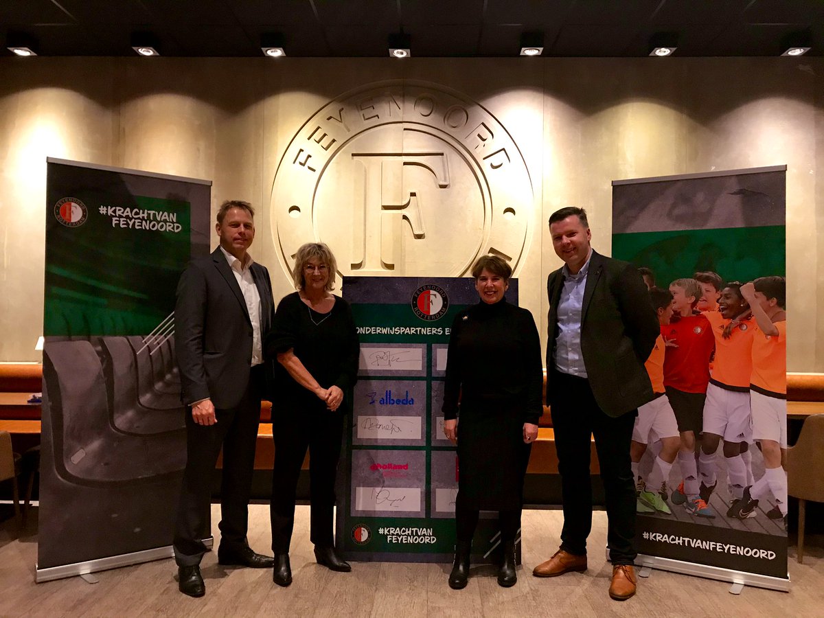EMIopzuid's tweet photo. Samenwerking @hsrotterdam met @Feyenoord_int aan de slag met drie programmalijnen in het kader van zorg, welzijn en sport. De overeenkomst is getekend! Lees meer: https://t.co/9crnpVhNQ2 @inholland @zadkine @albedambo @NPRZ010 @rotterdam #KrachtvanFeyenoord #Geenwoordenmaardaden https://t.co/xbIbgR9RuM