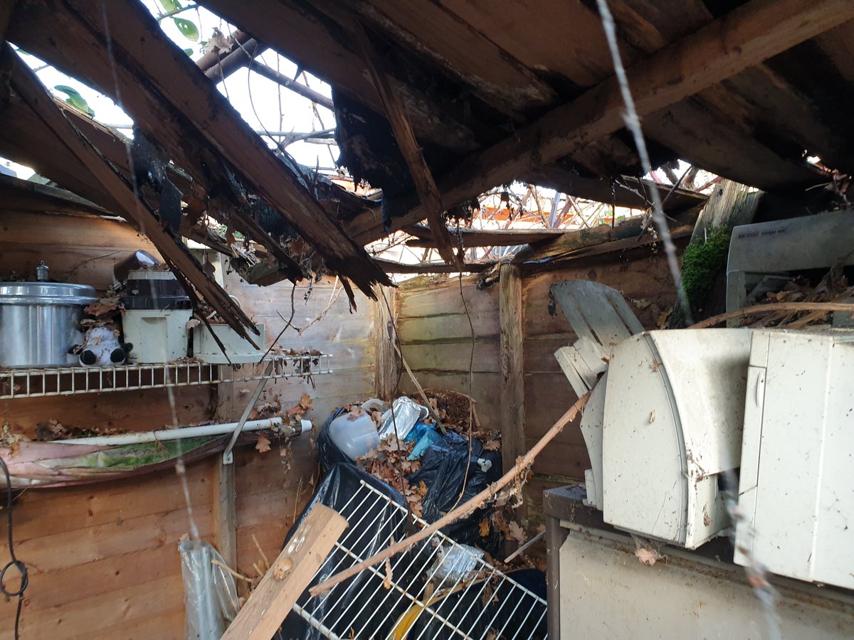 AllYourJunk's tweet photo. Before pics #houseclearance to prepare for sale. This was a very cluttered home that got cleared for sale. We managed to get the house done in a day. #rubbishremoval #junkremoval #recycling #recycle #allyourjunk #clearthehouse #getitcleared #fastandeasy https://t.co/XVmWKX2b1M