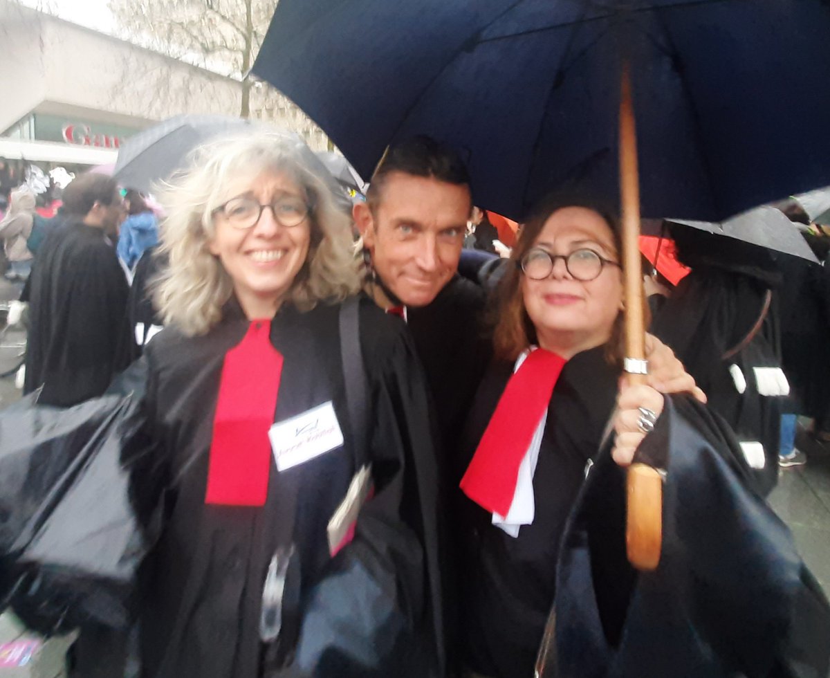 Manifestation nationale des Avocats contre la réforme des retraites. Sauvons notre régime autonome CNBF ! #Rennes 9 janvier 2020. Le Barreau de #SaintNazaire attend le top départ sous la pluie...