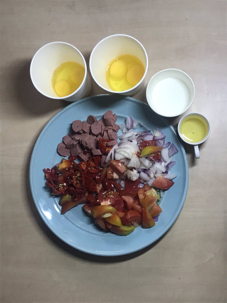 CupsofPaper's tweet photo. On this episode of “Don’t trash that cup”, we make an omelette dans tasse for your breakfast to-go.
#upcycle #microsafe #ecosafe #breakfast. https://t.co/vydCKqvsbX