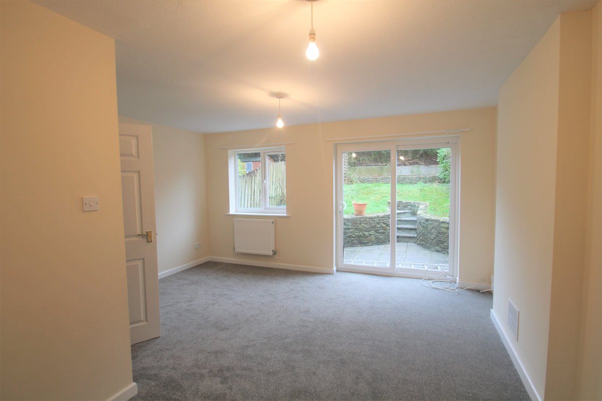 LettingsMB's tweet photo. Three bedroom Town House in #Widewell, £850 PCM.
The property benefits from three storeys, a master bedroom with en-suite, a garage and a driveway. It has also been newly #redecorated.
For more information, please visit our website https://t.co/YHEXrH5jCE or call our office. https://t.co/dulQRcMeZy