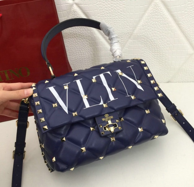 pk_collection's tweet photo. Valentino Bags
Material: Cow's Skin
Size: 17-15-12 cm
#studygram #studytips #studyblogger #studyblr #studyinspiration #opositora #opolife #studentlife #student #library #librarytime #whatsinmybag #schoolbag #bag #handbags #mybag #workbag #instamoment https://t.co/jhDg67qRzv