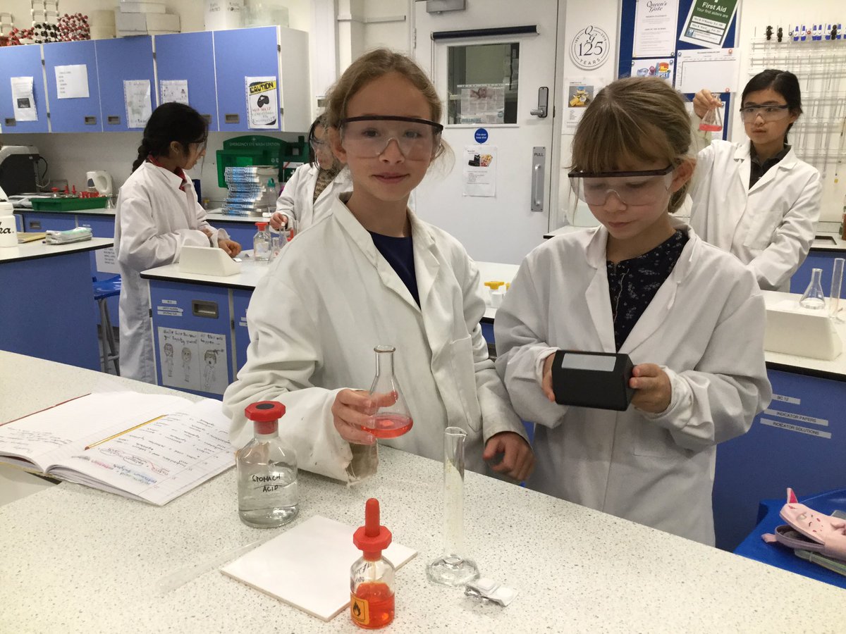 QG_Science's tweet photo. Year 7 have been investigating indigestion tablets this morning #QGScience https://t.co/DWLRplIYzB