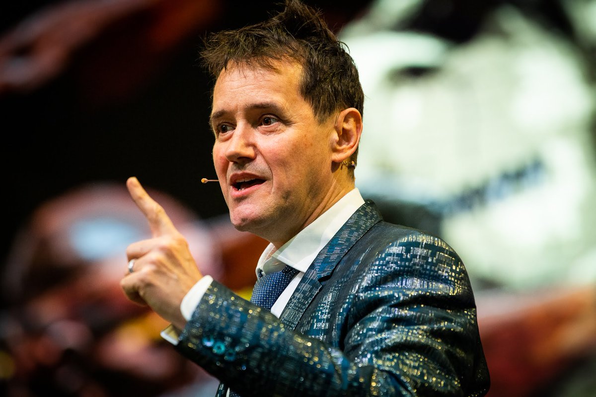 WPPMediaGermany's tweet photo. How does #blockchain actually work &amp; what's the secret of #tokens? As an innovation &amp; future expert, Dietmar Dahmen (@MrDahmen) of Brainkicks knows the answers &amp; the chances of such #technologies for companies. Check out our #nextmde podcast with him: https://t.co/mMR3t7qS4y https://t.co/leS35JpOd5