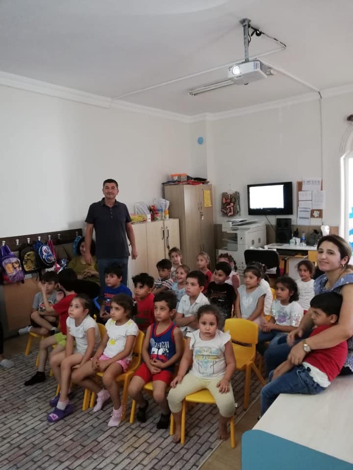 antalyailtarim's tweet photo. 19 ilçemizde başlattığımız eğitim hamlesi ile il müdürlüğü olarak hedef olarak koyduğumuz #100Bin öğrenci hedefini aşarak 2019 yılında düzenlenen #GıdaGüvenilirliği ile Gıda İsrafı" konulu eğitimlerle #120Bin öğrenciye ulaştık. @Ozenmustfa https://t.co/tksEOnX5PP