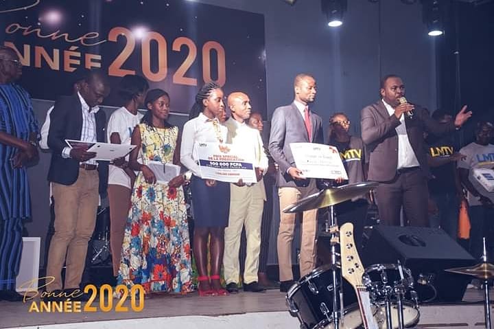 LmtvT's tweet photo. Shalom bien aimé(e)s,

Durant la cérémonie BONNE ANNEE 2020,
Les vainqueurs de l’émission #QuizzBiblique ont été également récompensé 📺🏆🙂👍

🥇1er : Godé Franck (Un voyage en Israël tous frais payés)
🥈2ème : Gouehi Serge (Un ordinateur)
🥉3eme : Evodie N’Da (Une tablette) https://t.co/iFkLa7hd3h