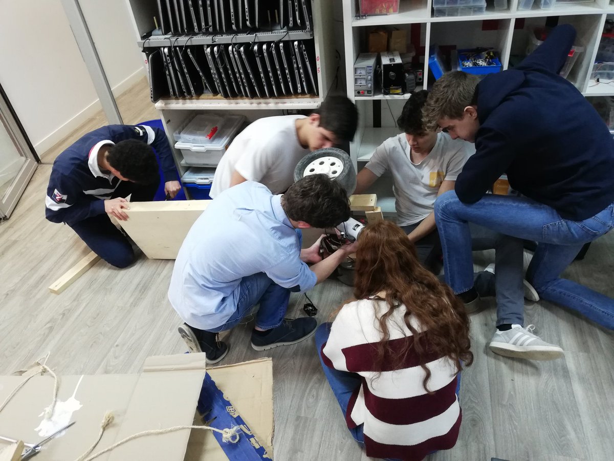 SanpaProjects's tweet photo. Trabajando para dar forma a nuestro vehículo https://t.co/o6ZWEAv0Z6