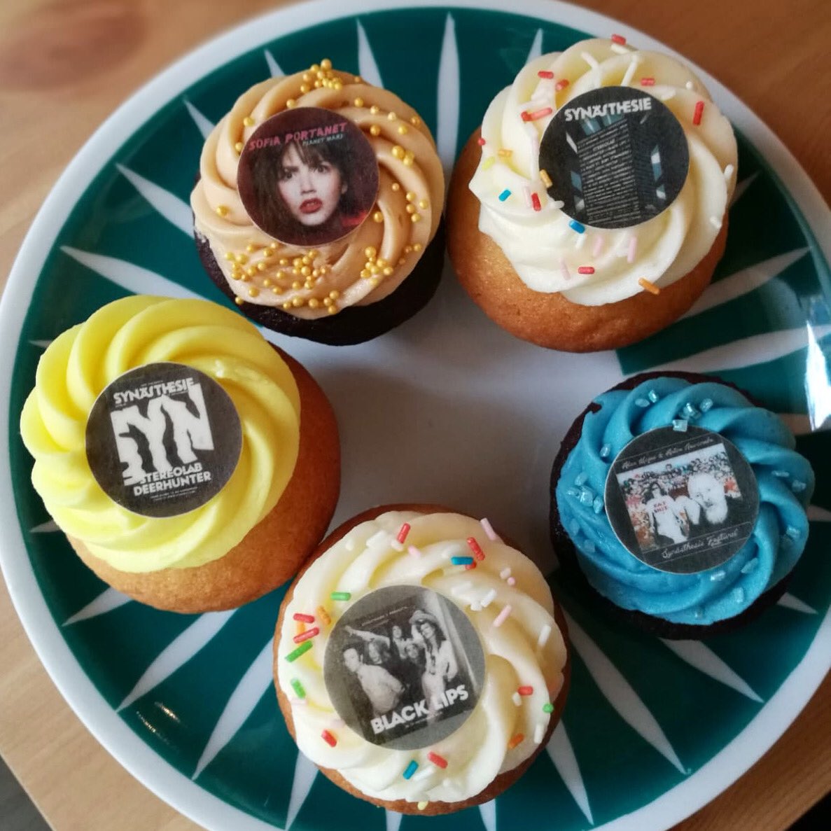cupcakeberlin's tweet photo. Synästhesie Festival mini cupcakes ❤️🎶 #synfest #synästhesie #synästhesiefestival #sofiaportanet #stereolab #deerhunter #blacklips #antonnewcombe #cupcakeberlin #berlincupcakes #berlinfood #cupcakebakery #instacake #cupcake #kuchenberlin #berlin #baker #cakestogo #cupcakelove https://t.co/g7rkGOEnxl