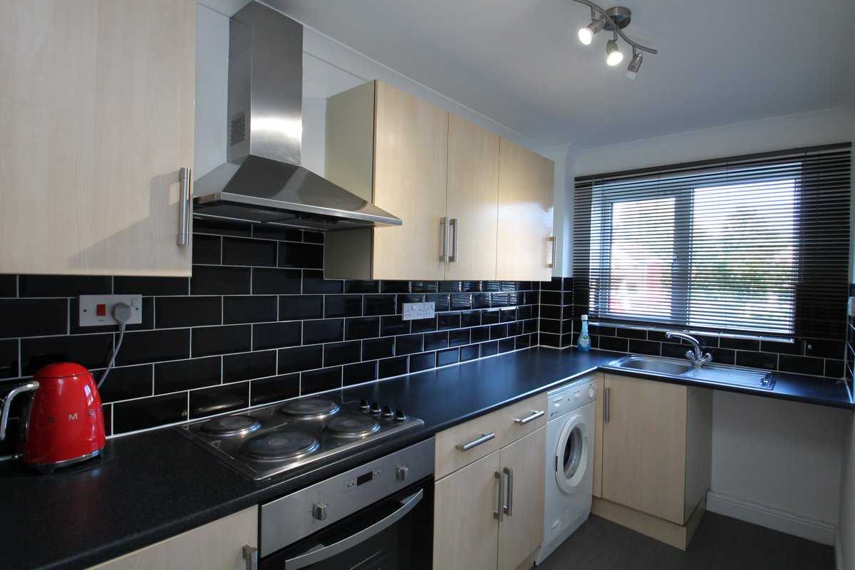 Two Bedroom #Apartment #ForSale In #Plympton, £118,500.

Tenure: Leasehold

This is an ideal first time buy or investment purchase in a popular #residential location.

For more information, please visit our website mblettings.com or call our office on 01752 759905.