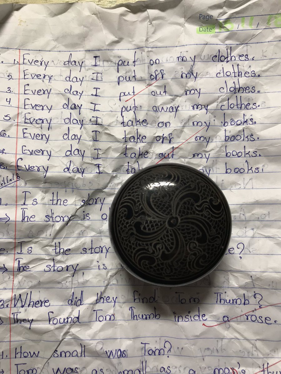 ナカムラクニオ Kunio Nakamura ミャンマーでは 漆の工房もお土産屋さんもみんな英語を必死に勉強してた これ 包み を開けたら英語の練習ノートだった アジアはみんな自分の言葉で世界に文化を伝える努力をしてる 見習わないと