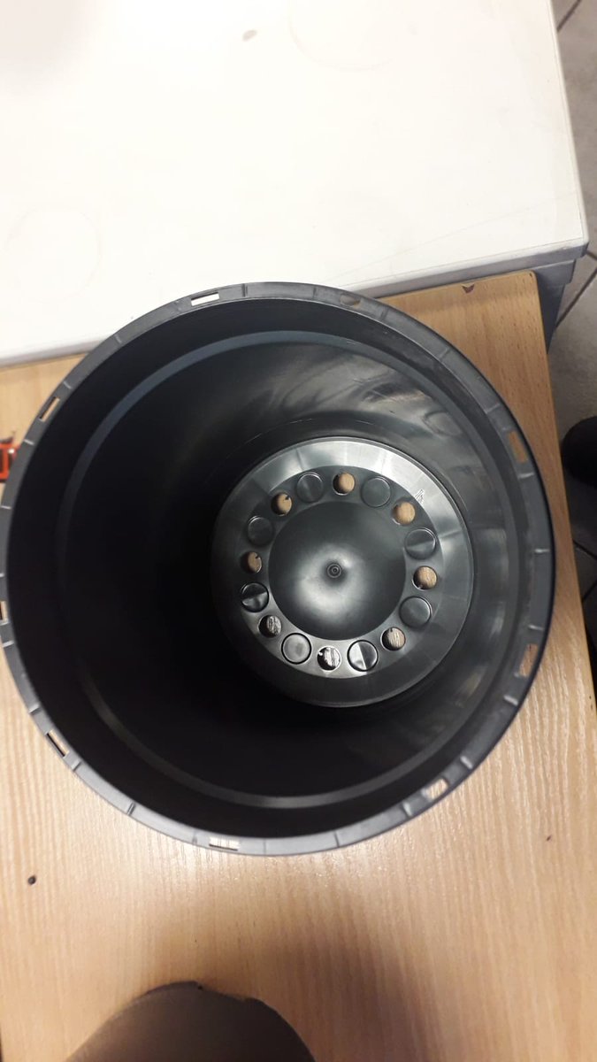 Trots op de nominatie van <a href="/plantanious/">Plantanious B.V.</a>. Met dit innovatieve familiebedrijf ontwikkelde wij een A-symetrische stoksteunhouder en leverde we maatwerk voor de 19cm container met uitsparingen in de rand waarin de etiketten gestoken kunnen worden. #innovatie <a href="/TOPTuinbouw/">Tuinbouw Ondernprijs</a>