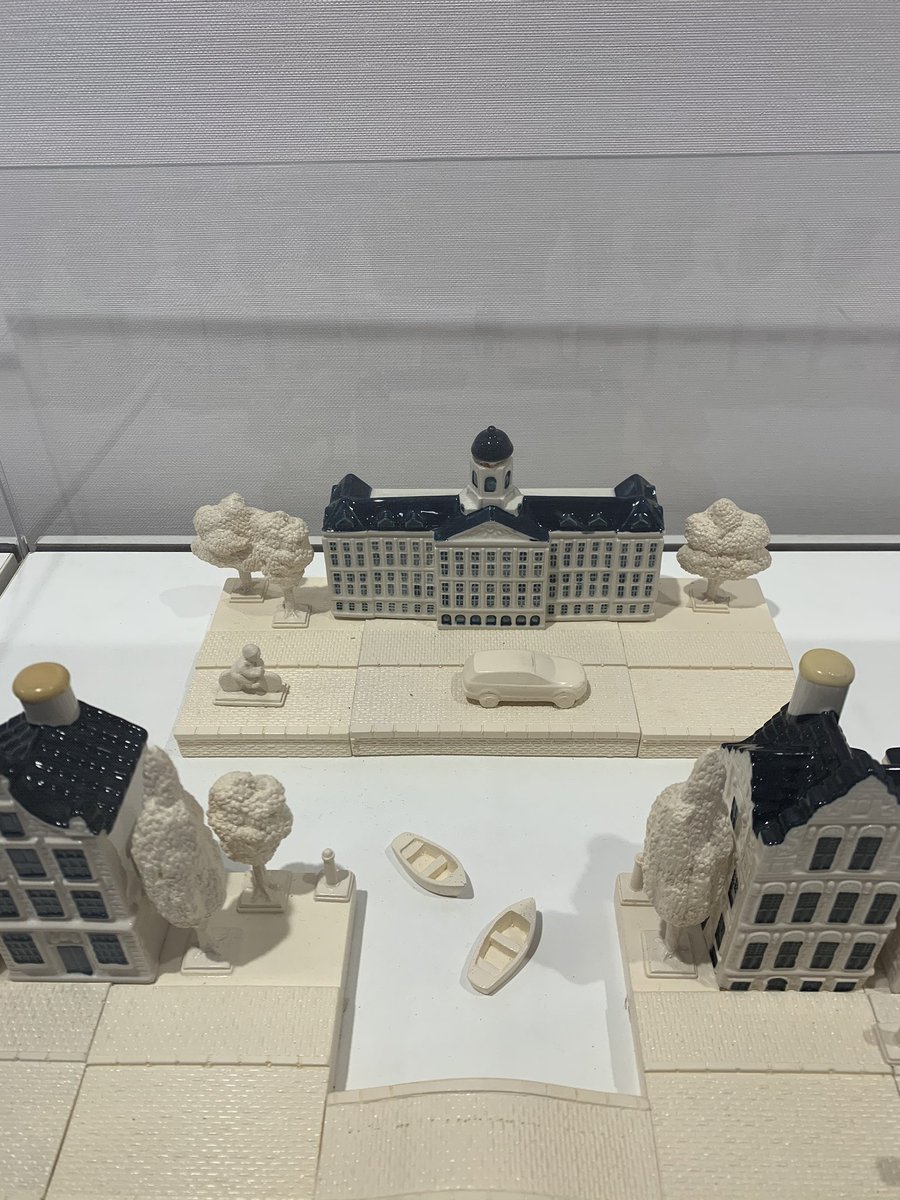 Twin502s's tweet photo. The entire @Klm blue delft house collection including the holy grail and extremely rare Palace at dam square #bluedelft 🏠 https://t.co/HshoGqAgIc
