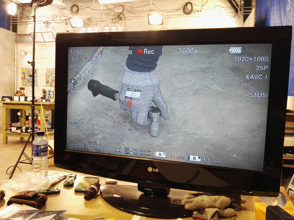 Bricocrack's tweet photo. ¿Y tú cómo haces cuando tienes que fijar una carga en una pared o en un suelo de hormigón? Si dudas, ¡no te pierdas nuestro tutorial del viernes! 🔨🔧🔩
¡Buen día, amigos! :) @indexfix #bricocrack #tutorialesbricocrack #indexfix #IndexFixingSystems #faidate #bricolaje #bricolage https://t.co/cIweHjkQoI
