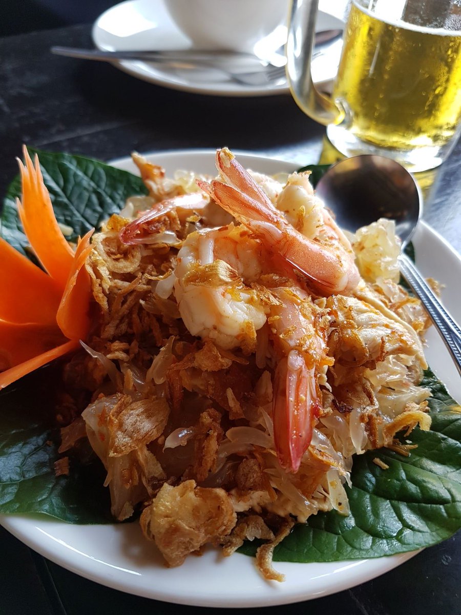 ChefKenHom's tweet photo. #RiverTreeHouse  on the  #ChaoPraya river #Bangkok. Start w/ crispy prawns or delicious scallops or my favourite squid stir-fried with salted duck egg. The stewed pork melts away in a sea of aromatic sauce, even fried rice is wonderful..... https://t.co/WYaU0oxgvt