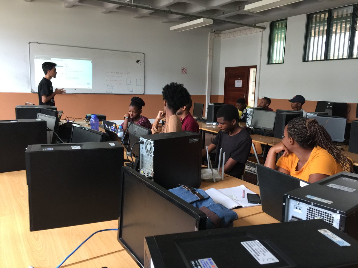 gdscuem's tweet photo. On October 26, We hosted an Intro to Android Development Workshop where attendees learn to install and use android studio to develop their apps.
We would like to thank our speaker @_rpfernandes.
#DSC #DSCSSA #DSCUEM https://t.co/pvvVjTz8OT