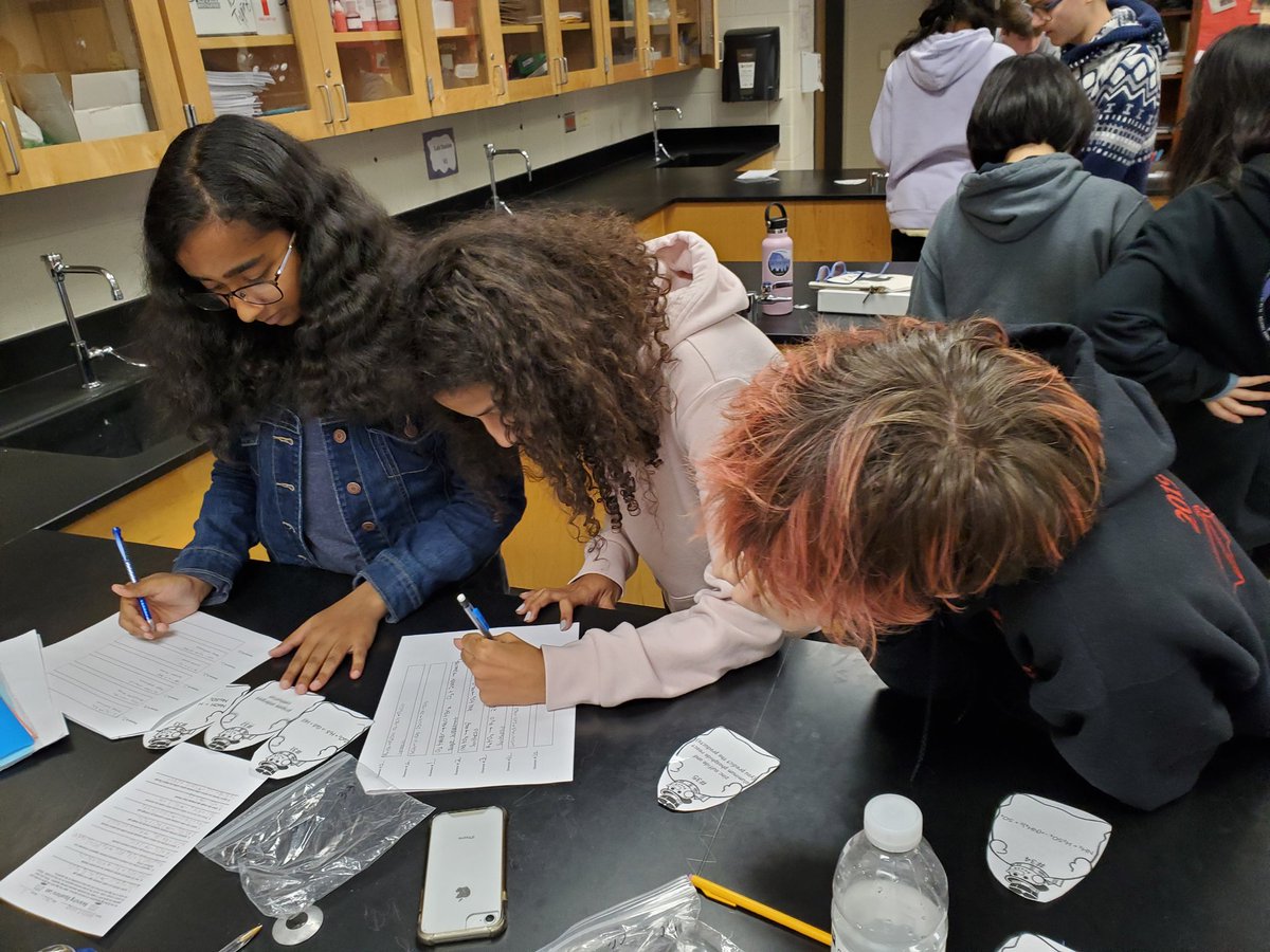 bwtigue's tweet photo. For some reason chemical equations are morefun to practice on snowmen...#snowmanchallenge
#lhsscience https://t.co/RMrPhfTofc