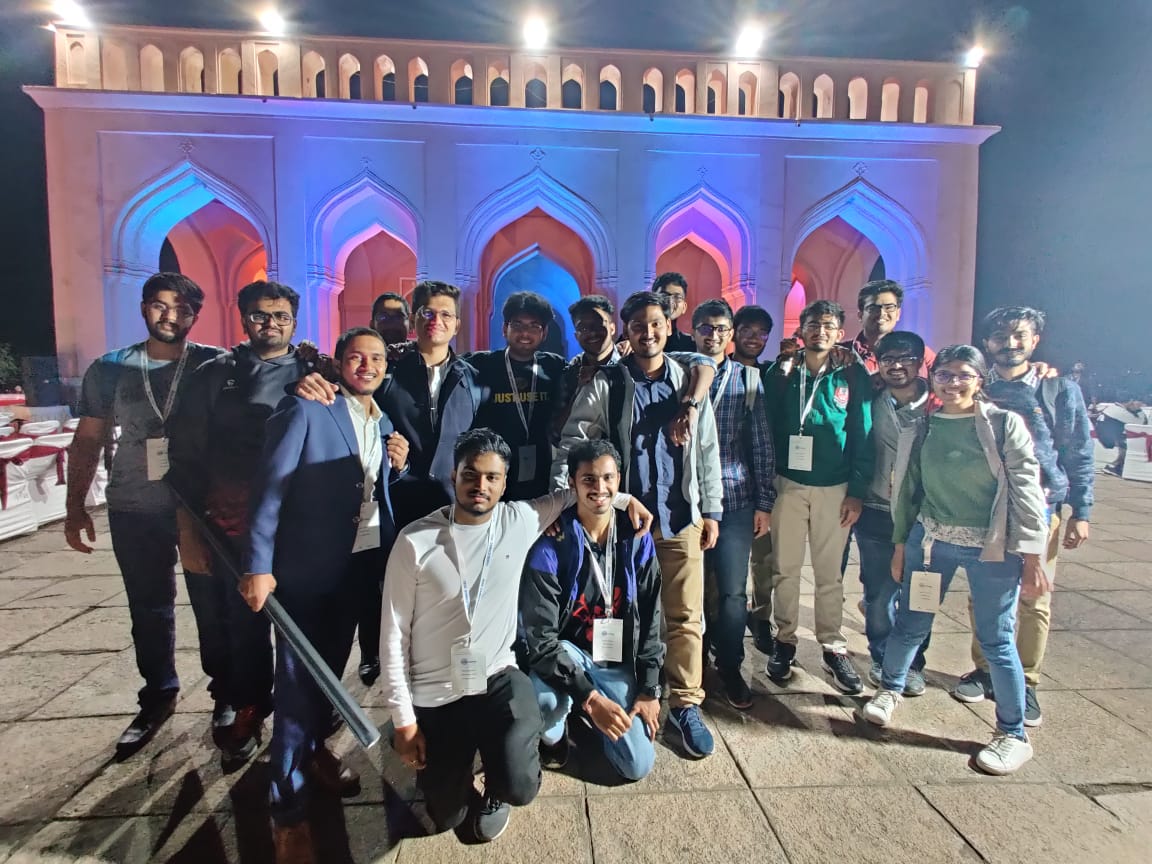 AkhileshRavi13's tweet photo. Had a great time at ACM #CODSCOMAD2020. Presented our paper, met a lot of people and learnt many new interesting things. On the whole, it was an amazing experience at #ISB #IIITH.
We had a big group of students from #IITGN presenting at #Hyderabad and it was a lot of fun. https://t.co/O91XRHyPKV
