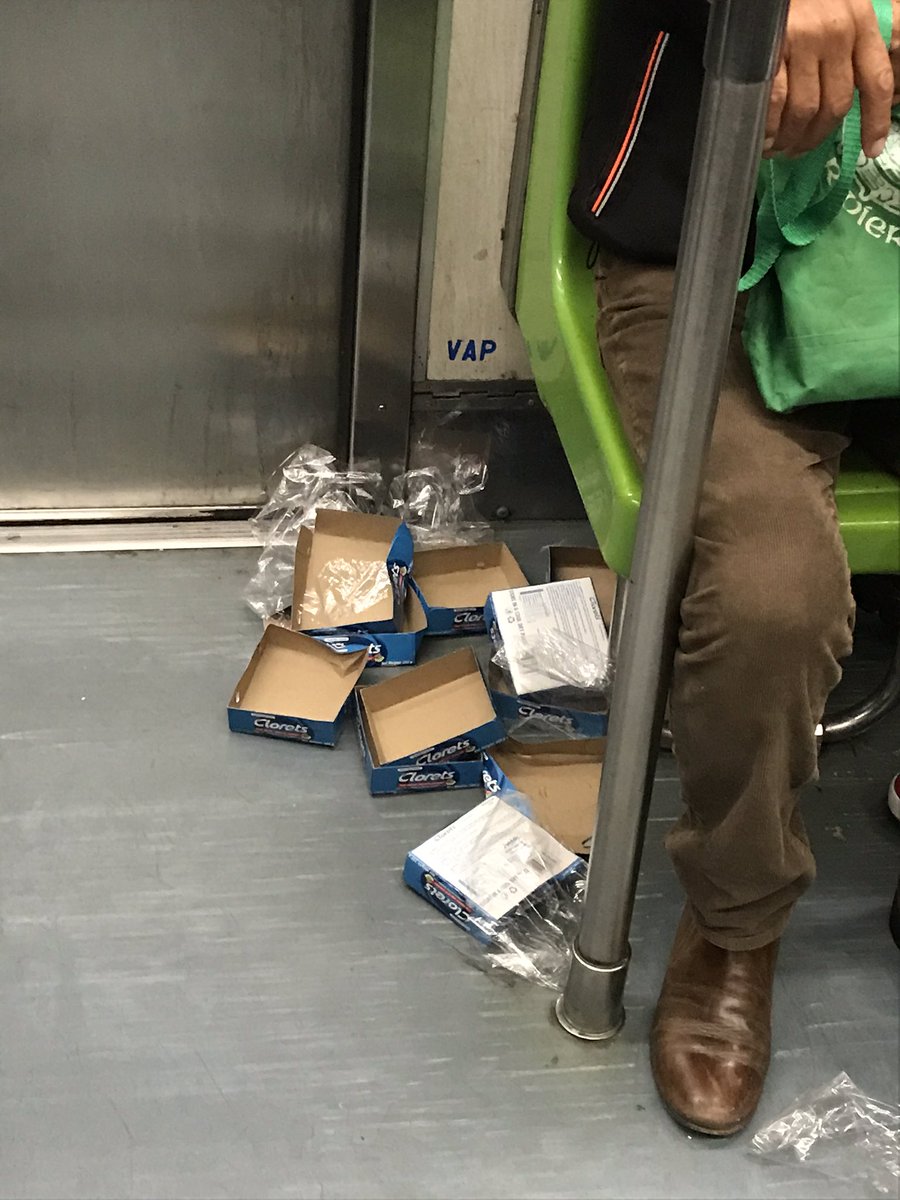 No solo se trata de dejar de usar bolsas de plástico, se trata de un cambio de paradigma y no andar dejando la basura, como cierto vendedor ambulante que la dejó en el <a href="/MetroCDMX/">MetroCDMX</a> de la línea 3 sin pena ni gloria, para empezar a vender, lamentable. <a href="/Claudiashein/">Claudia Sheinbaum Pardo</a> <a href="/GobCDMX/">Gobierno de la Ciudad de México</a>