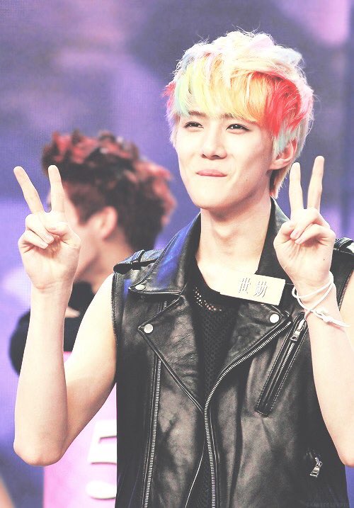 el_exo94's tweet photo. #8YearsWithSehun 

Сехун мой единственный и первый биас, я так горжусь им
Мужчина, который усердно работал над собой и достиг невероятных результатов
Спасибо за твои танцы,
Спасибо за прекрасный голос,
Спасибо за твою упорную работу,
Спасибо за то, что делаешь нас счастливыми❤️❤️ https://t.co/e5fagqGr9h