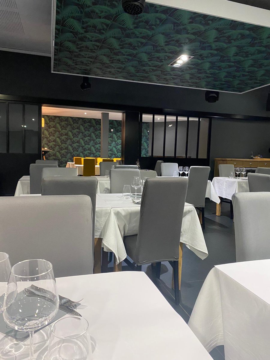 IleRestaurant's tweet photo. Le restaurant @IleRestaurant a fait peau neuve de son intérieur pendant sa semaine de vacances.
Réouverture vendredi 10 Janvier. @davidattoub @PascalPape https://t.co/R4jSb0Gmrv