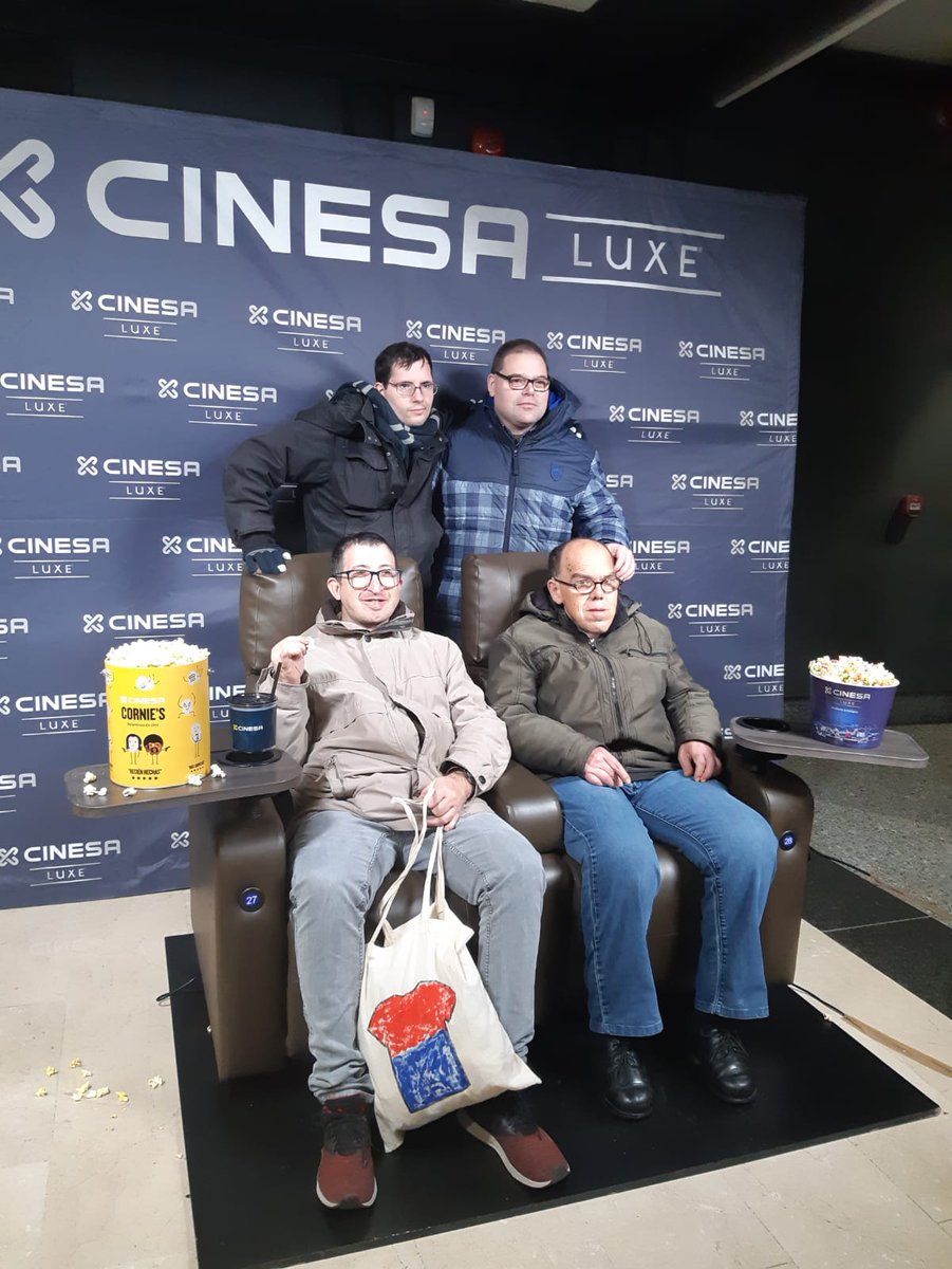 Cinesa's tweet photo. Hoy en #Cinesa hemos tenido el inmenso honor de realizar un pase benéfico para la asociación @asociacionalpi en Cinesa Luxe La Farga, donde hemos podido aportar nuestro granito de arena a este grupo de personas que tanto bien hacen a la sociedad. ¡Muchas gracias! #CinesaSeMueve https://t.co/QeOSw1FJ7c