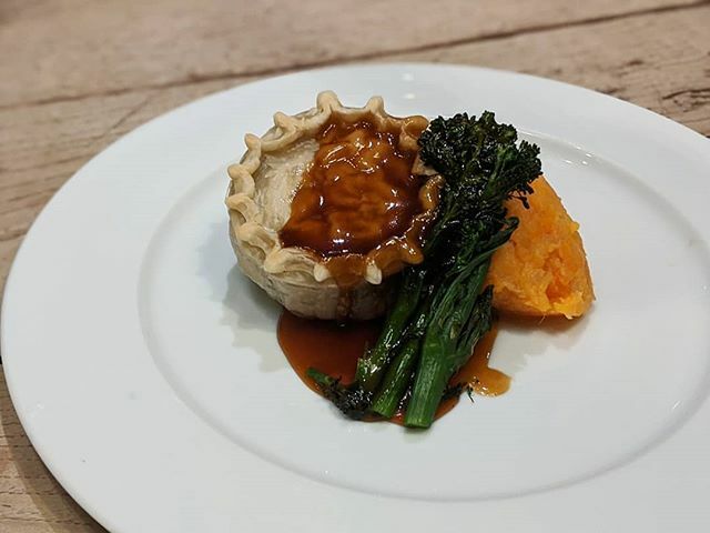 Chestnut, wild mushroom and lentil suet pudding - perfect for those attempting veganuary (especially those who are missing meat!) 🌱 Don't forget for every two main meals ordered from our a la carte menu we'll give you half a bottle of wine for the t… ift.tt/2t5yxFN