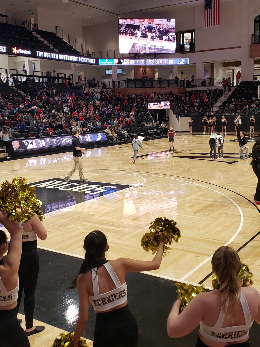 cannons_elem's tweet photo. Such a fun time. @Wofford_WBB @CoachTrent_Bunn https://t.co/JLLtM4WCYk