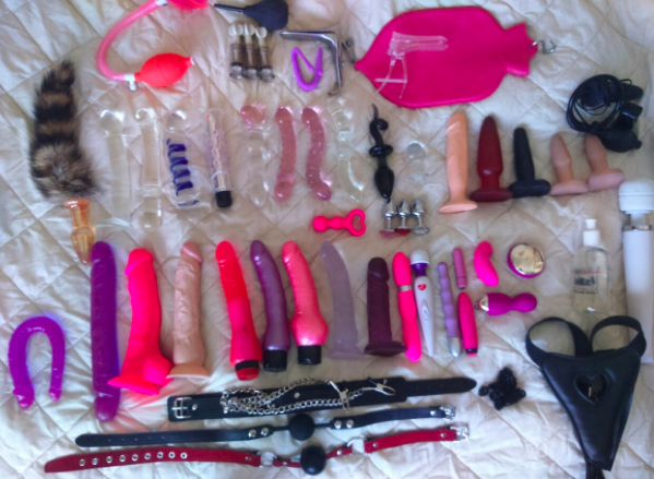 Manon1999_'s tweet photo. Ma petite collection personnelle 🍆🥰

🔁 RT si tu veux que j'en fasse gagner un https://t.co/jE1NJHizmz