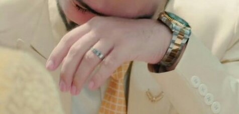 Another visual of  @karanvgrover22 's delicate fingers ...