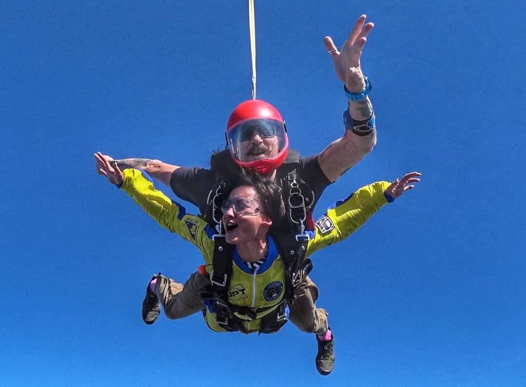 NamrataaS's tweet photo. Super happy that I said yes to sky diving today, I wouldn’t have done it if @pablitoperazzoli didn’t have my back🤗I had the opportunity to fly with the best Man. Thanks to Complete Parachute Solutions 🤗.
#dherai #maya #skydive #completeparachutesolutions #overcomingfears https://t.co/zp0j8Cv4GQ