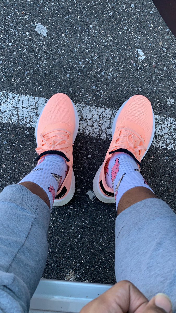 Stormwarningz's tweet photo. An older woman at the gym  complemented me on my socks td, shout outs too you for making a Leo feel nice for a couple minutes 
 #compliments #gymstories https://t.co/EiX239QXjS