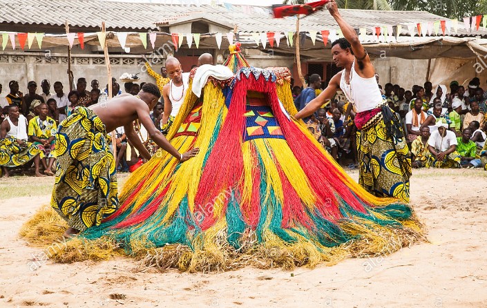 Tweets2292's tweet photo. BENIN/CULTURE : 

Célebration de la fete des cultes endogènes à Zogbodomey: 
*Le leader KATANOU DEGOL  Sort le ZANGBETO COMPÉTITEUR NÉ CE VENDREDI à Alladaho*

 – « La commémoration de la fête des religions endogènes le vendredi prochain se passera dans une 
A suivre..... https://t.co/jHDBEOQYRJ