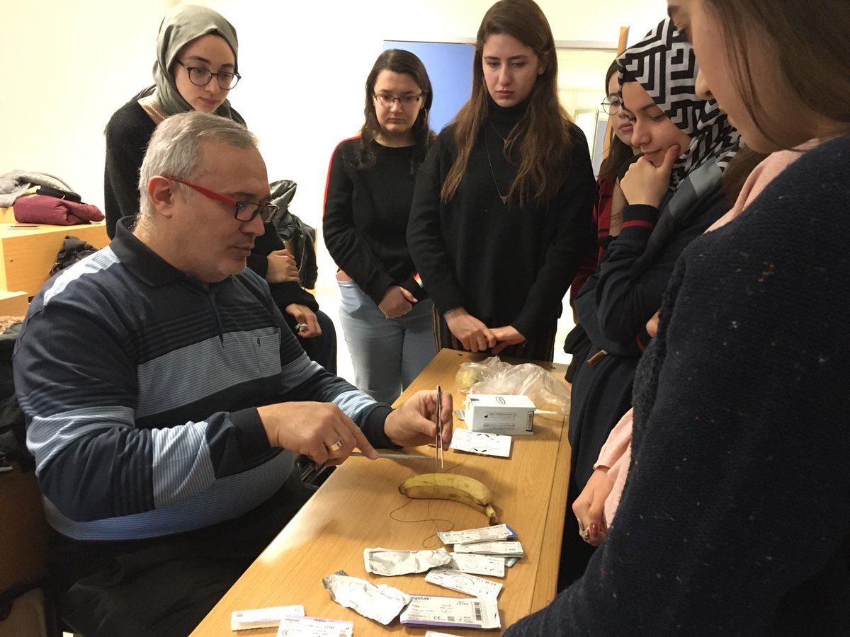 duzcegencyyd's tweet photo. Bugün Op.Dr.İsmet Özaydın hocamız ile birlikte sütur atma etkinliğimizi gerçekleştirdik.👩🏻‍⚕️👨🏼‍⚕️Hocamıza ve katılan arkadaşlarımıza teşekkür ederiz.😊 https://t.co/y7wXxvb7BG