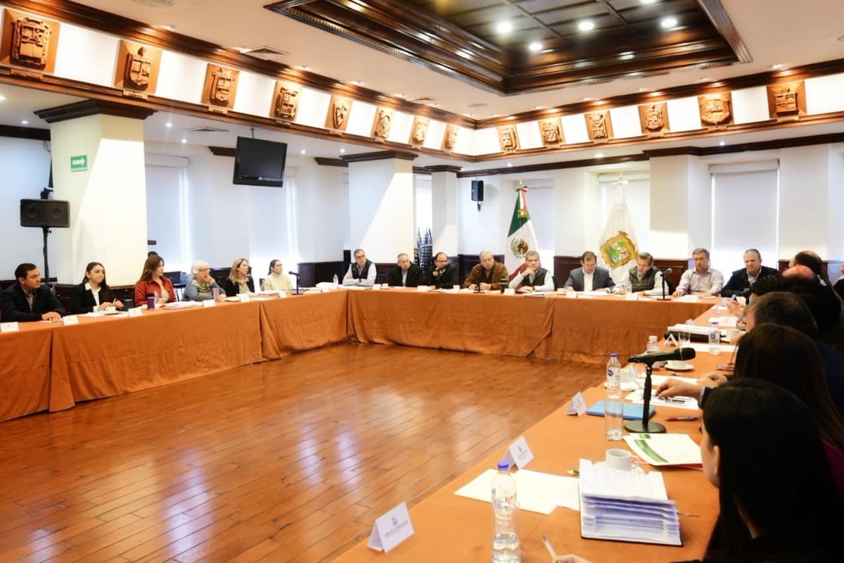 Hoy llevamos a cabo la primera reunión de gabinete del año, donde trazamos nuevas líneas de trabajo para este 2020 en cada una de las secretarías del <a href="/GobDeCoahuila/">Gobierno de Coahuila</a>. #FuerteCoahuilaEs