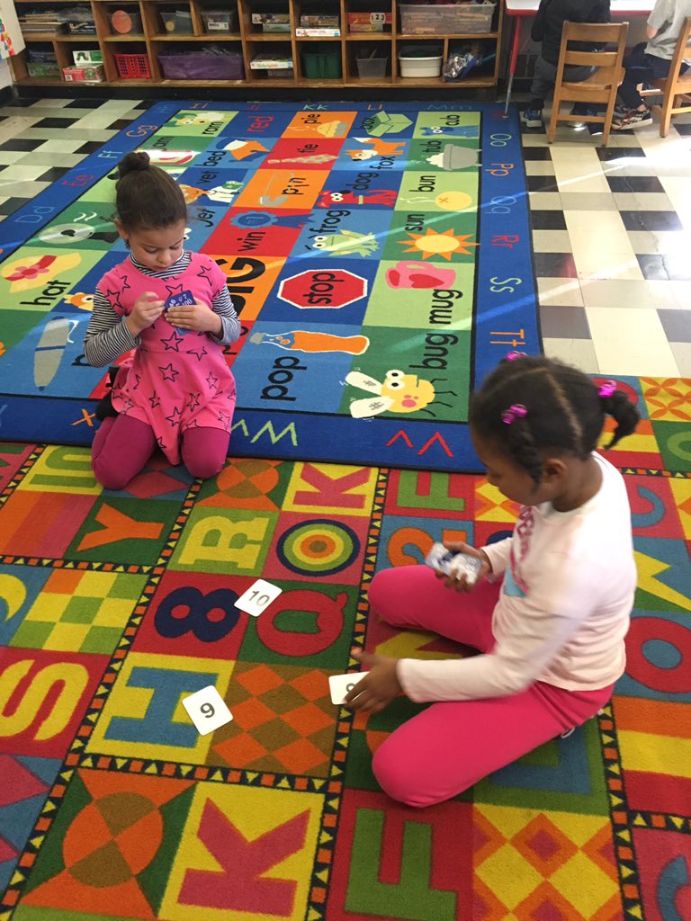 #TopIt fun in Kindergarten.  #GreaterThan #LessThan #Equal <a href="/NMGibbs_NJ/">B. F. Gibbs School</a> #NMUKNIGHT