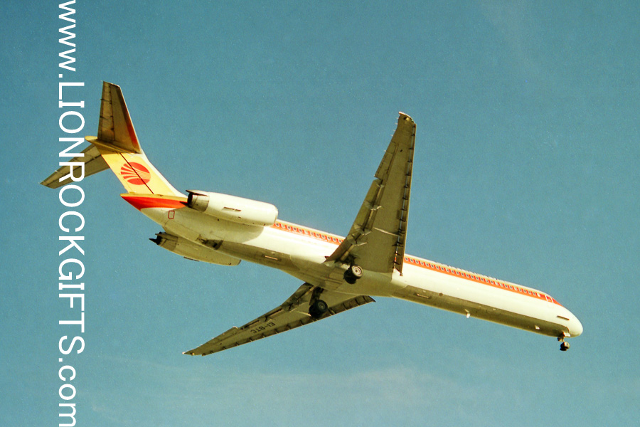 #ContinentalAirlines #CAL @united #MD80 photos have been added to our catalog, #InTheHangar. Check it out at lionrockgifts.com - Happy #Planespotting & Safe Travels! ✈️